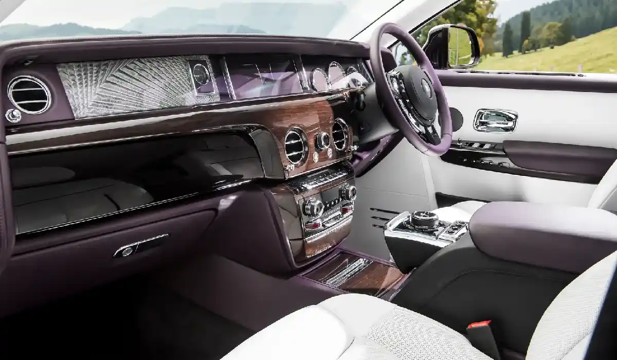 Rolls-Royce - Phantom Series II - Car Rentals Near me - Used Cars Near me - Exclusive Concierge Club.webp